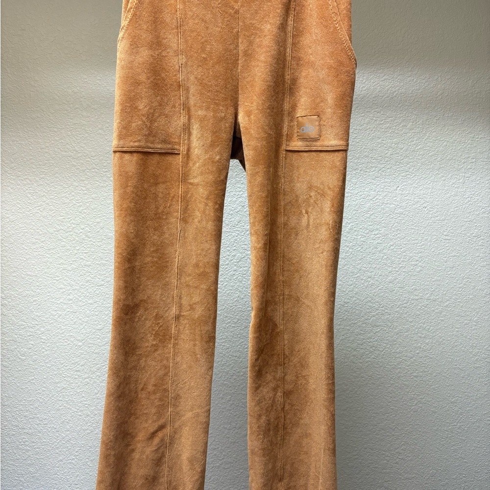 ALO Yoga Toffee Brown Pants (M)
